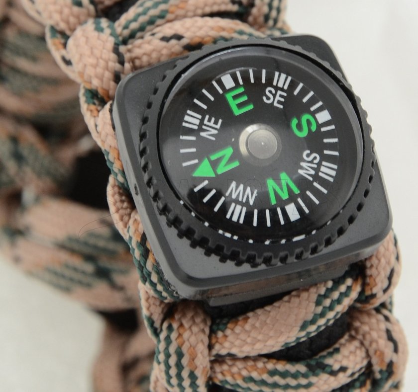 Outdoor armband met kompas en accessoires