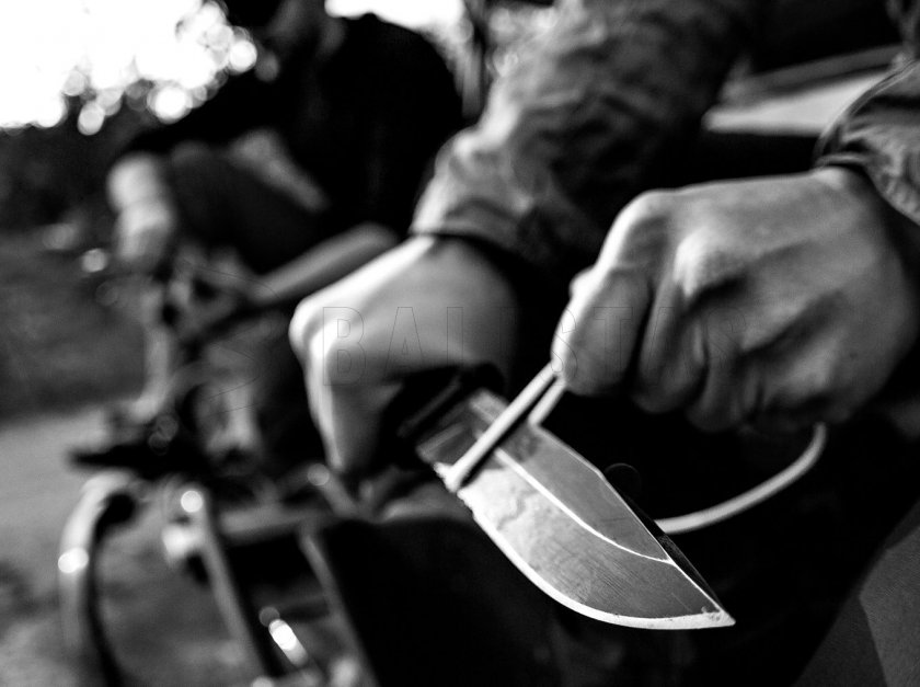 Couteau Gerber StrongArm Coyote à lame mixte