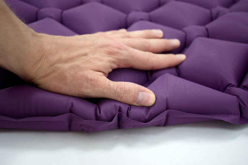 Matelas de camping gonflable Zulu Timi 5cm violet