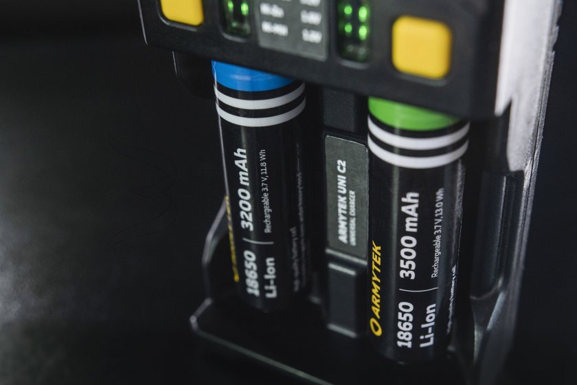 Lader Armytek UNI C2 plug type C