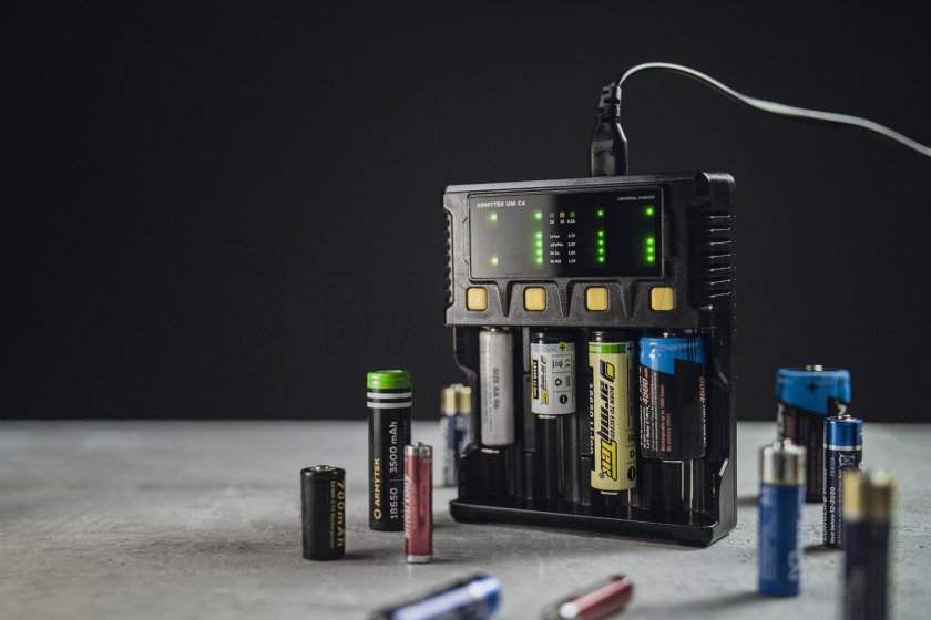 Lader Armytek UNI C4 plug type C