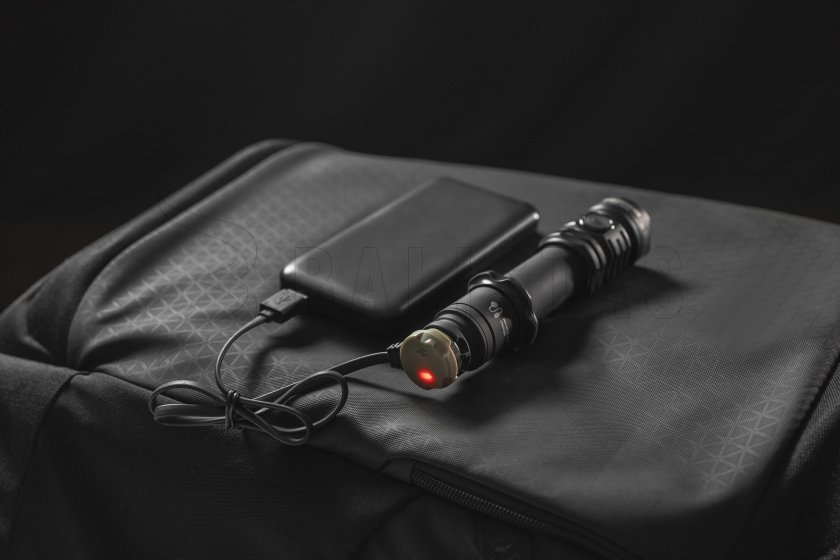 Zaklamp Armytek Dobermann PRO MAX wit licht